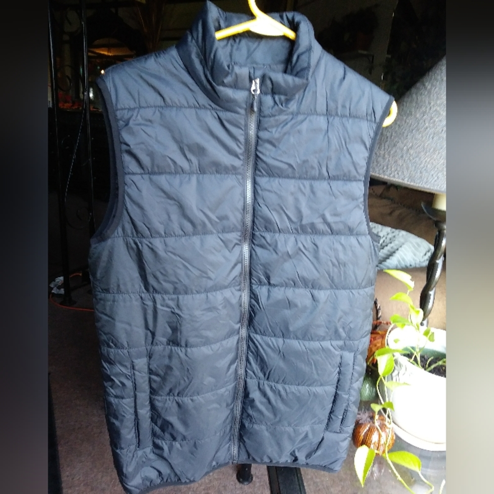 Nwot Black Swiss Tech Puffer Vest Lightweight
